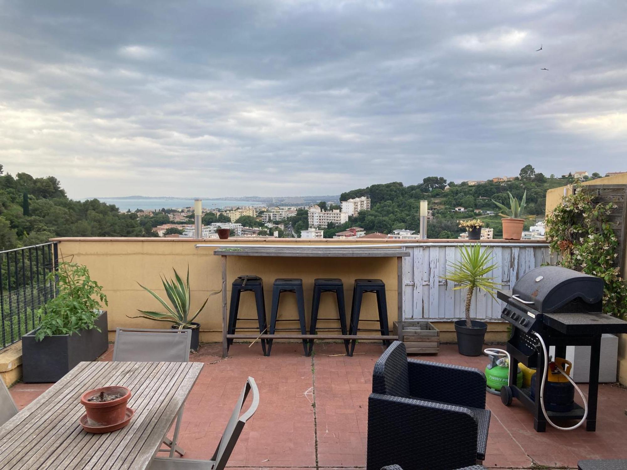 T2 Traversant Avec Une Grande Terrasse Et Piscine Cagnes-sur-Mer Zewnętrze zdjęcie