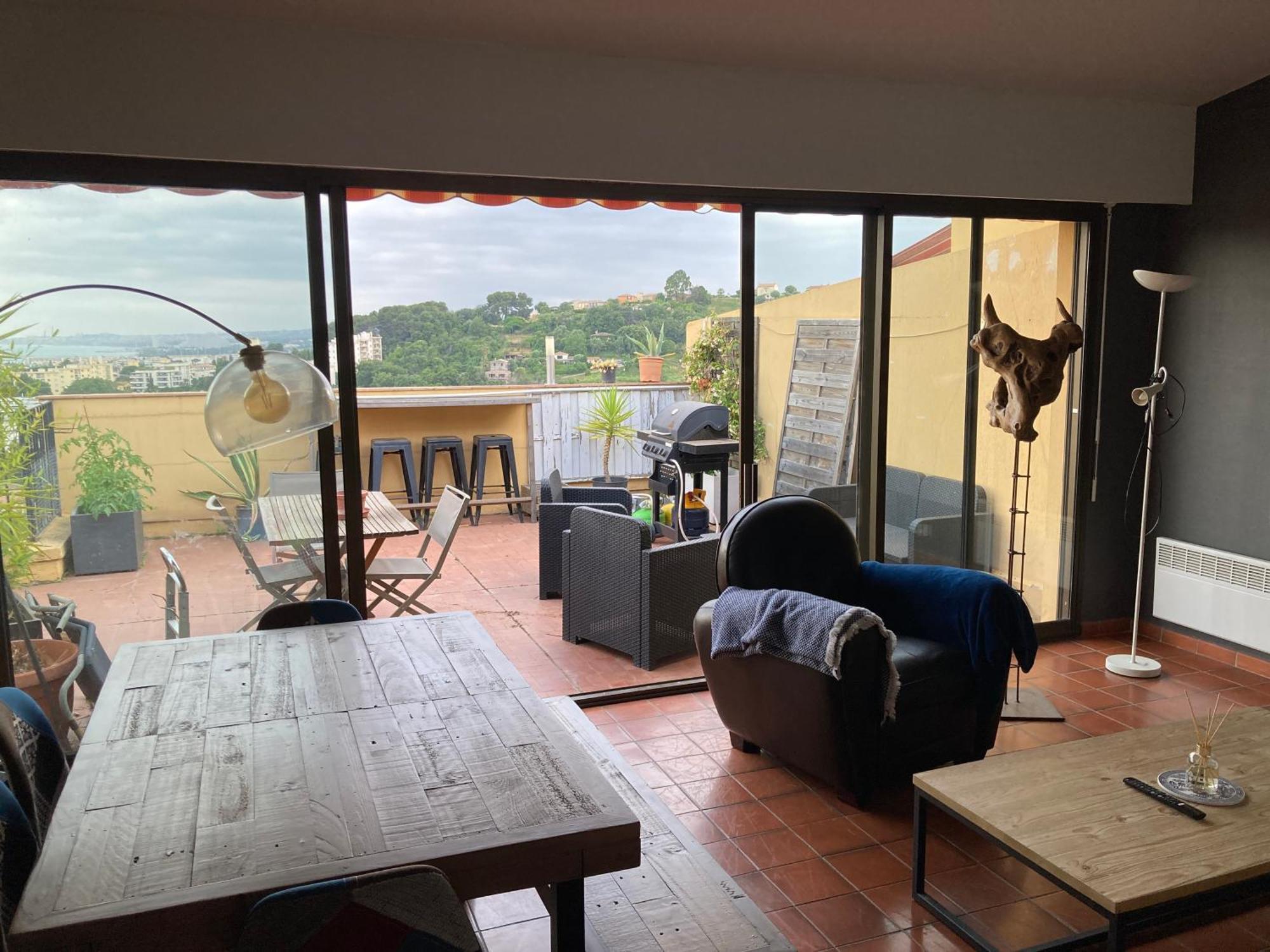 T2 Traversant Avec Une Grande Terrasse Et Piscine Cagnes-sur-Mer Zewnętrze zdjęcie