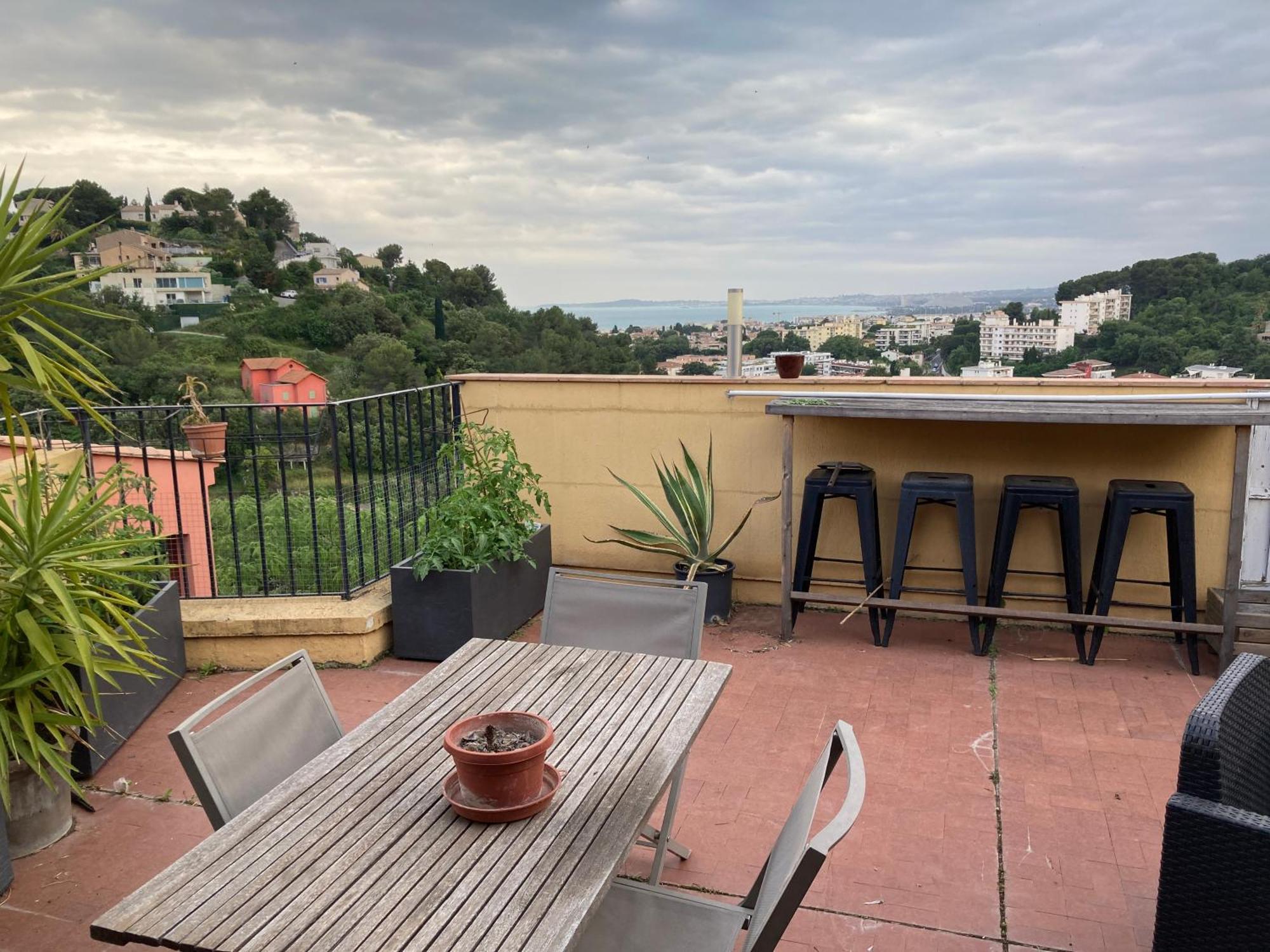 T2 Traversant Avec Une Grande Terrasse Et Piscine Cagnes-sur-Mer Zewnętrze zdjęcie