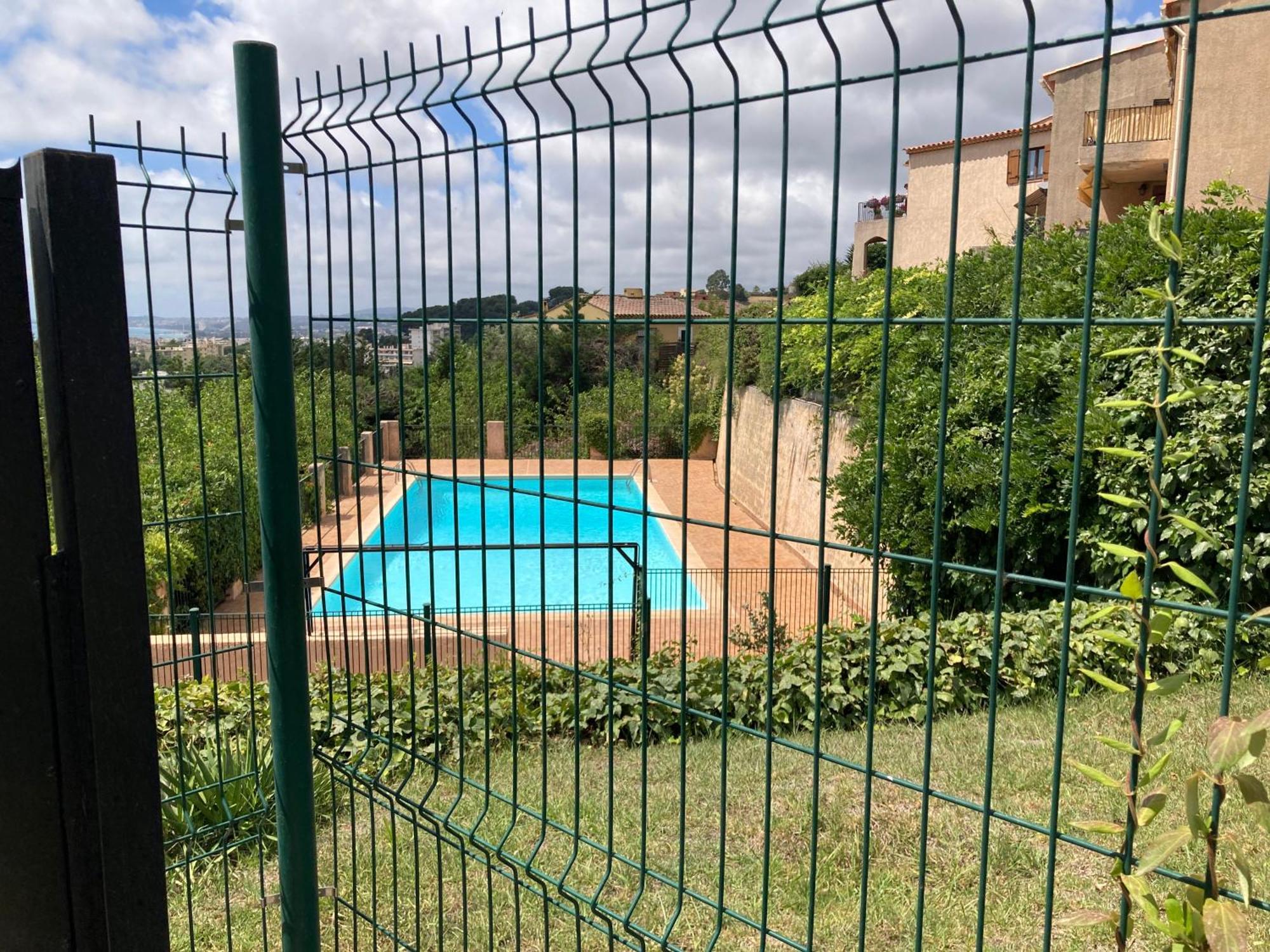 T2 Traversant Avec Une Grande Terrasse Et Piscine Cagnes-sur-Mer Zewnętrze zdjęcie