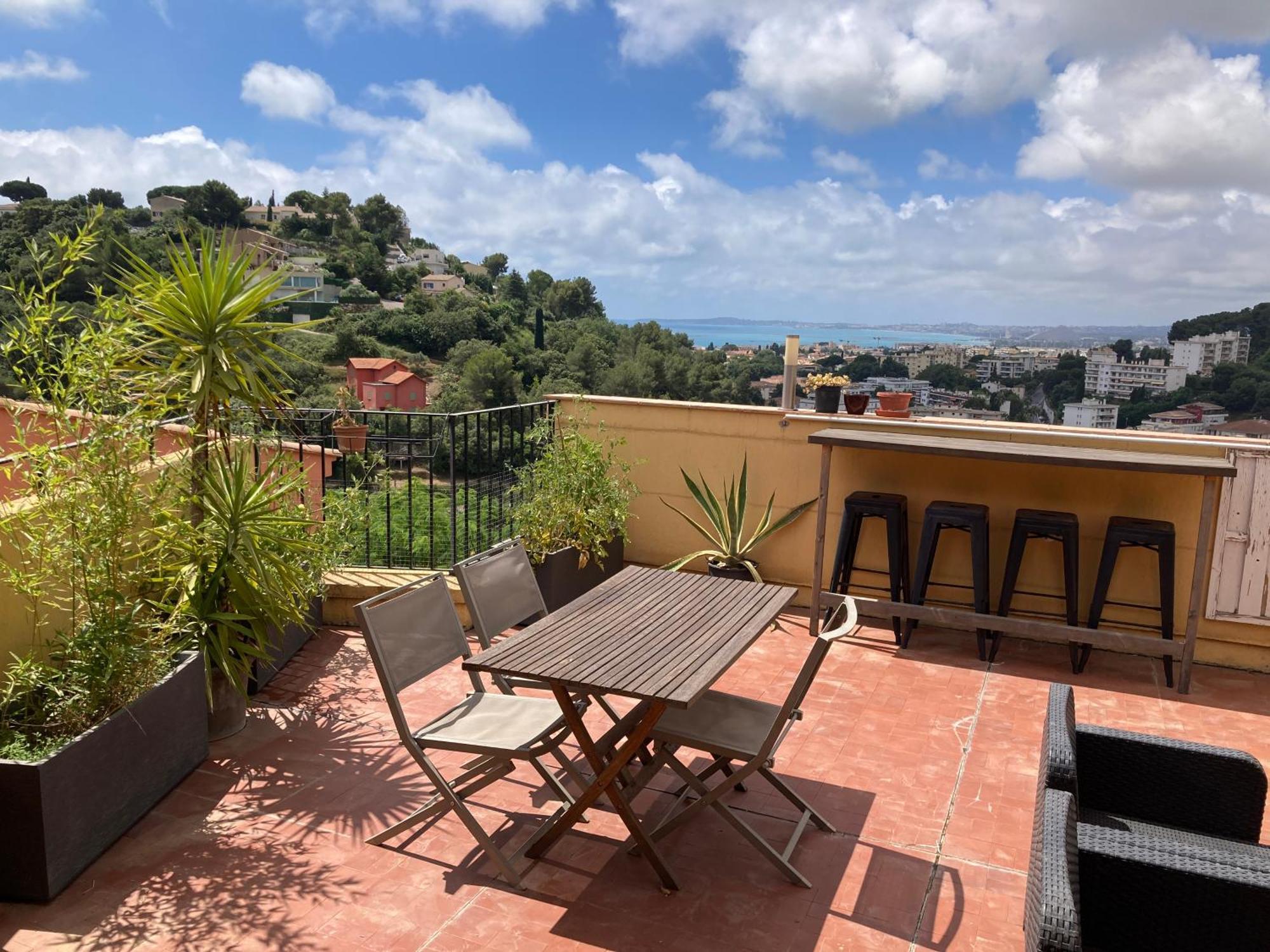 T2 Traversant Avec Une Grande Terrasse Et Piscine Cagnes-sur-Mer Zewnętrze zdjęcie